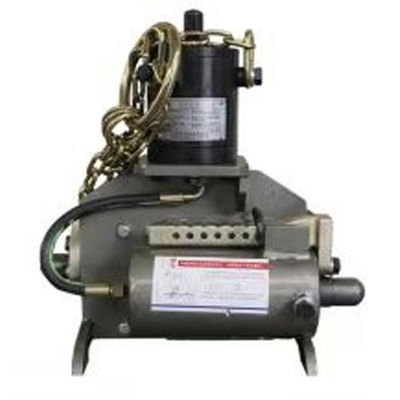 Vibrator pneumatique à revêtement réfractaire pour fourneau à induction