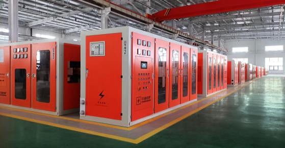 Furonnerie à induction pour la fusion des métaux fer cuivre aluminium